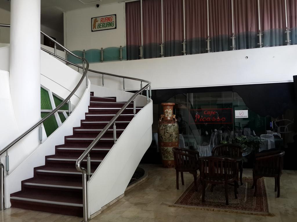Reddoorz Plus Near Kebayoran Baru Blok S Jakarta Eksteriør bilde